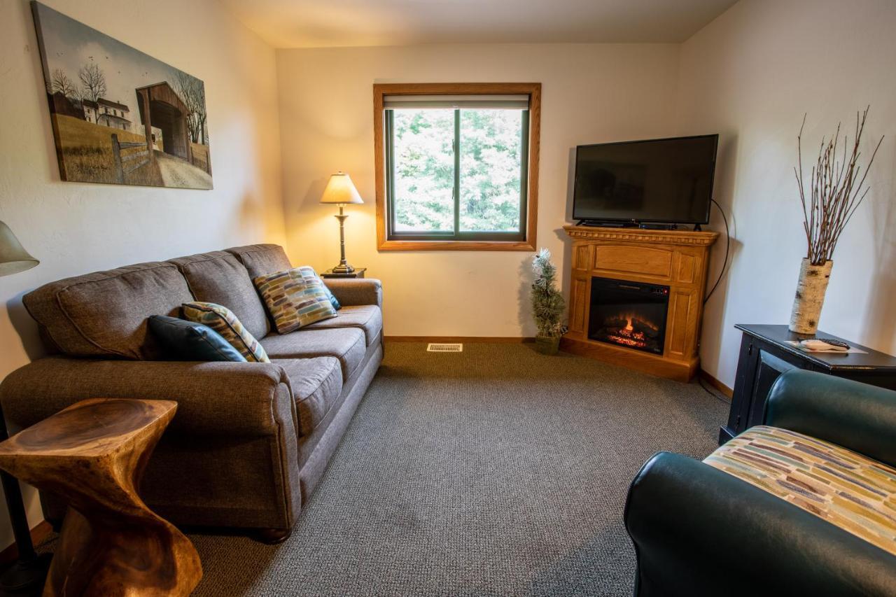 Open Hearth Lodge Sister Bay Eksteriør billede